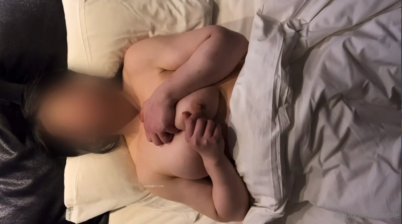 国产AV 果冻传媒 GDCM008 劳模理疗师 上 董欣(肖云)